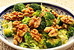 核桃炒西兰花