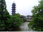 湖映塔影