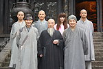 余少群 新少林寺 刘德华 成龙 吴京等合影