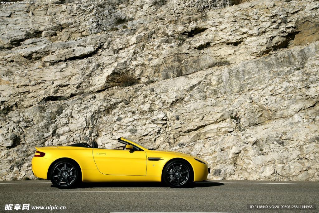 阿斯顿马丁 Aston_Martin_V8_Vantage_Roadster 壁纸 无水印