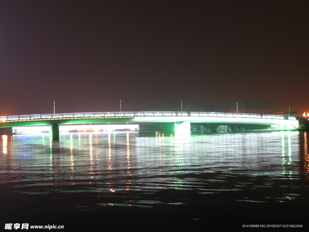 郑东新区拱桥夜景