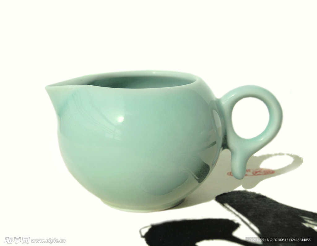 青瓷茶壶