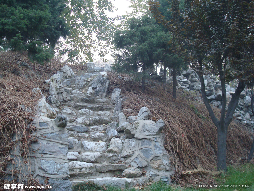 石头山路