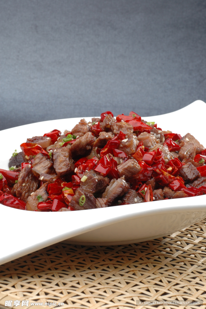 辣子牛腩