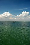 蓝天 白云 大海 船只