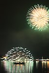 湖上烟花
