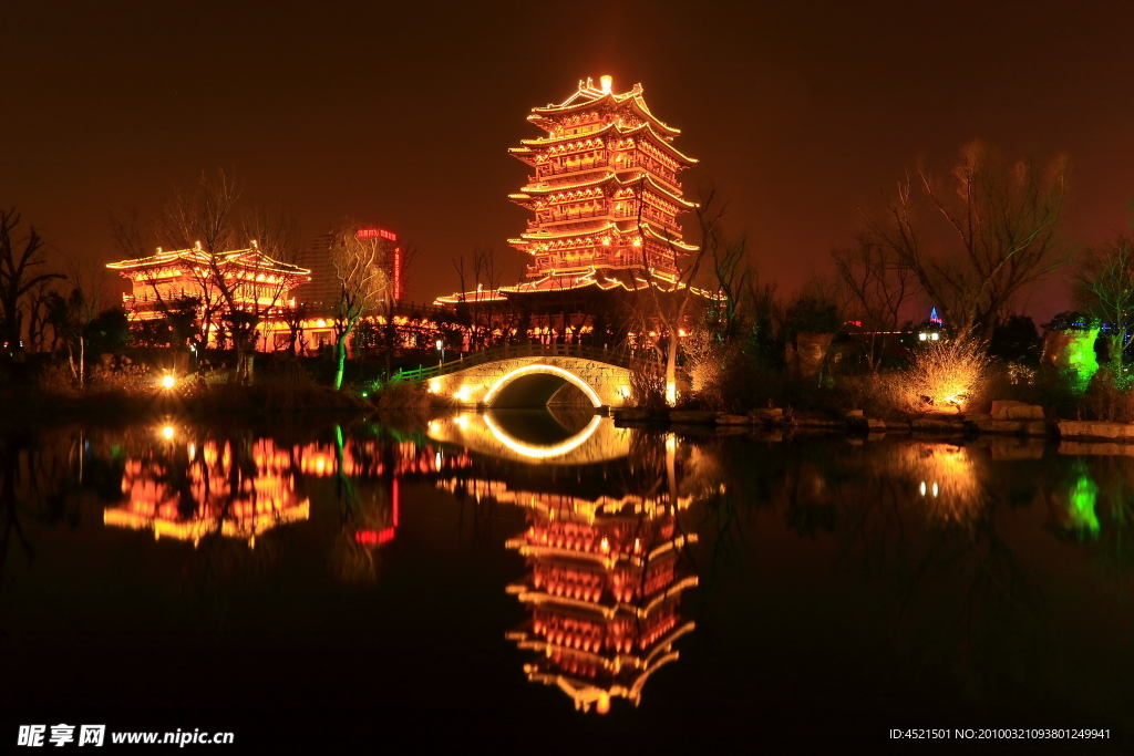 大明湖夜景