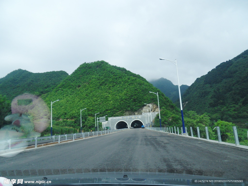 青海山影