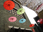雨伞 红雨伞 花伞 岭南印象园