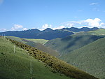 蓝天下的山谷