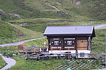山脚下小木屋