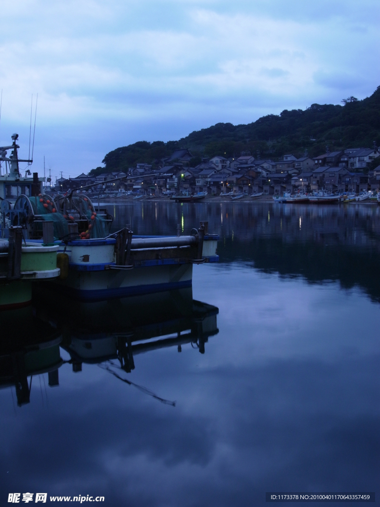 山水风景 风景名胜 建筑景观 自然风景 旅游印记 休憩的渔船 宁静的渔村