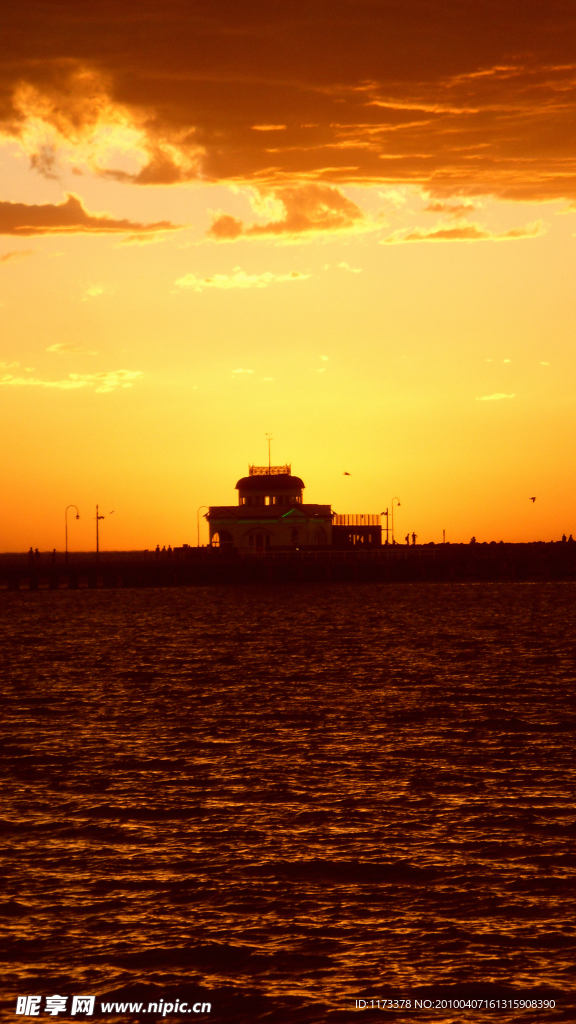 风景名胜 建筑景观 自然风景 旅游印记 夕阳下的墨尔本海面