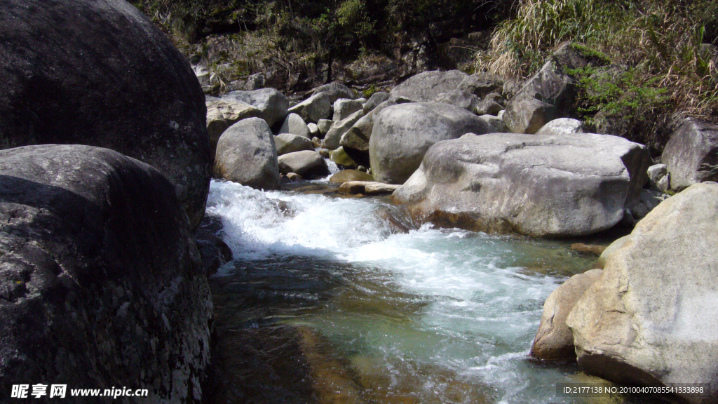 小溪流水