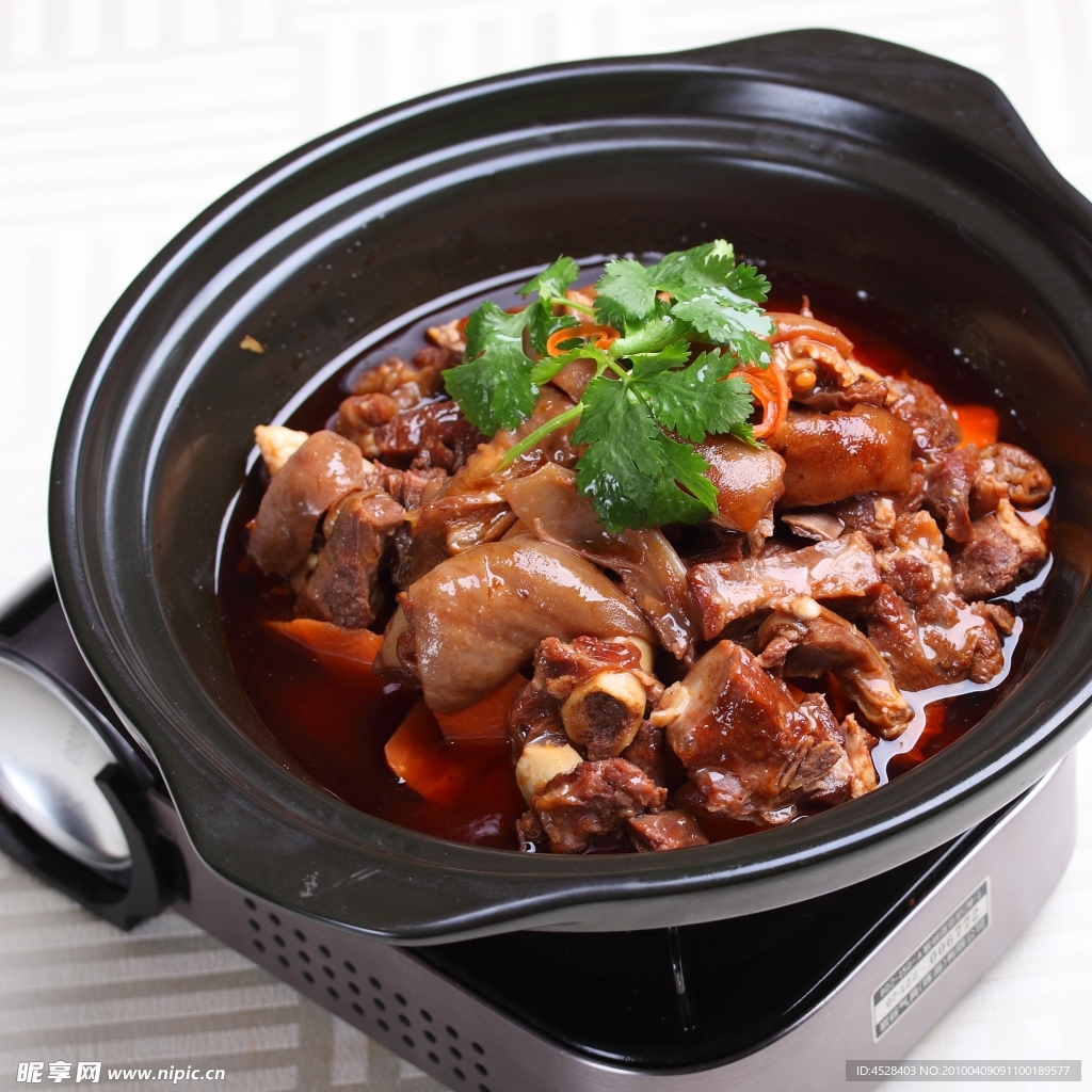滋补羊肉煲