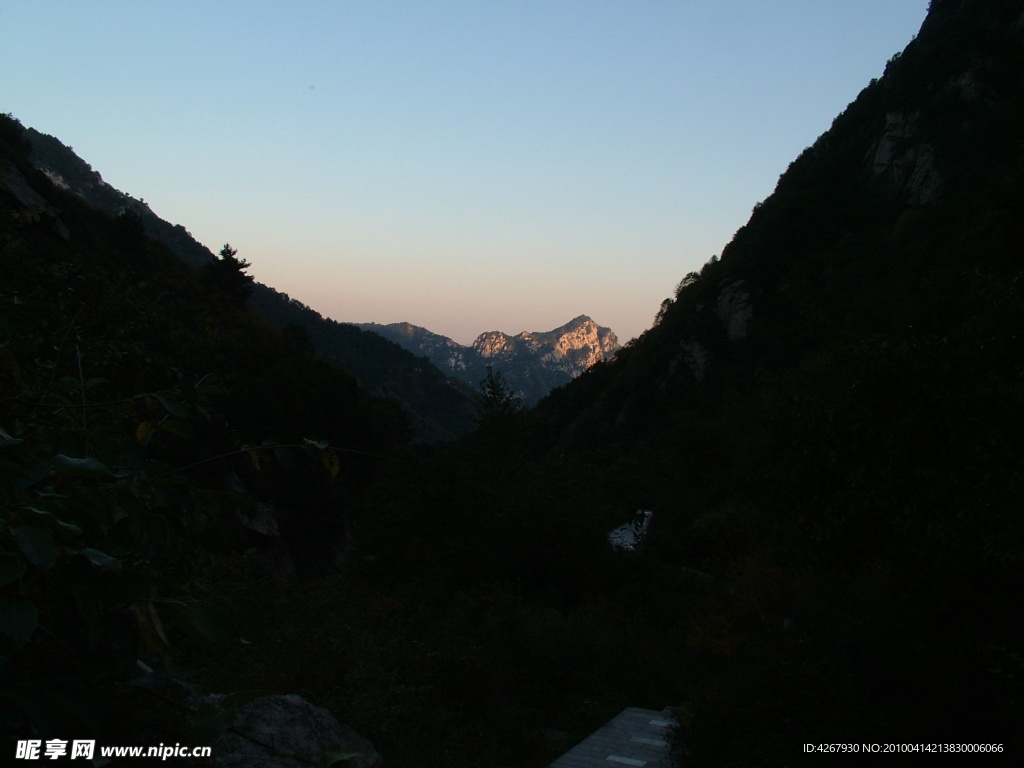 日落远山