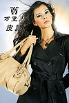 万里马皮具 LOGO 青春美女 欧美长发骨感模特 人物摄影 摄影图库 72DPI JPG
