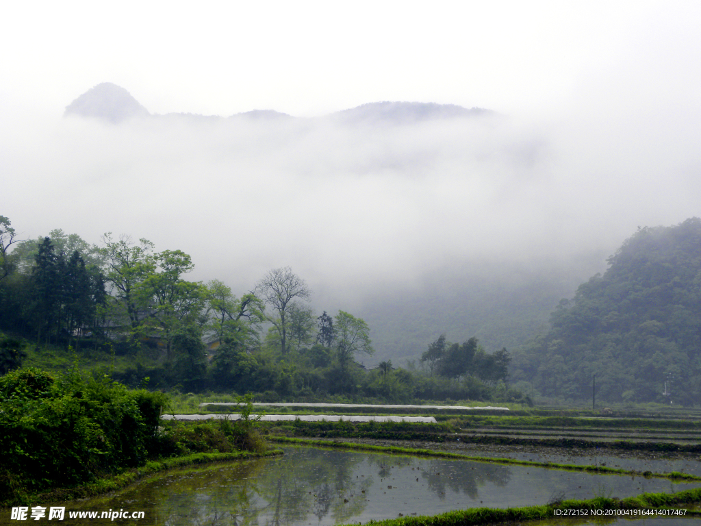 山村晓雾 田园山村