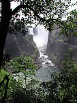 峡谷瀑布