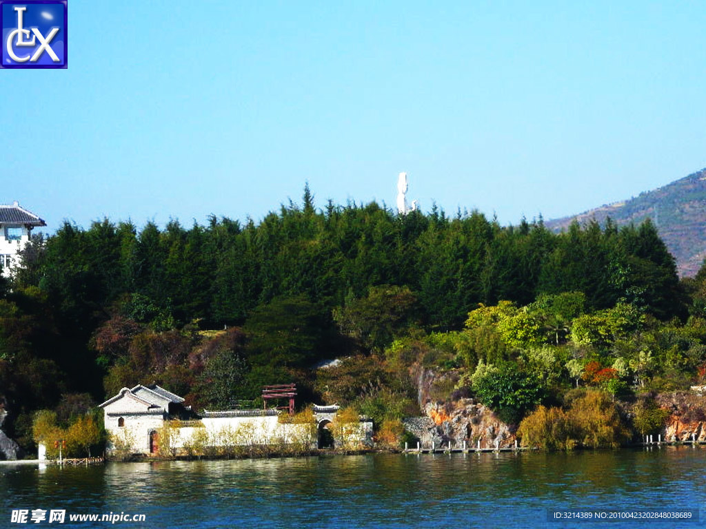 大理洱海湖畔