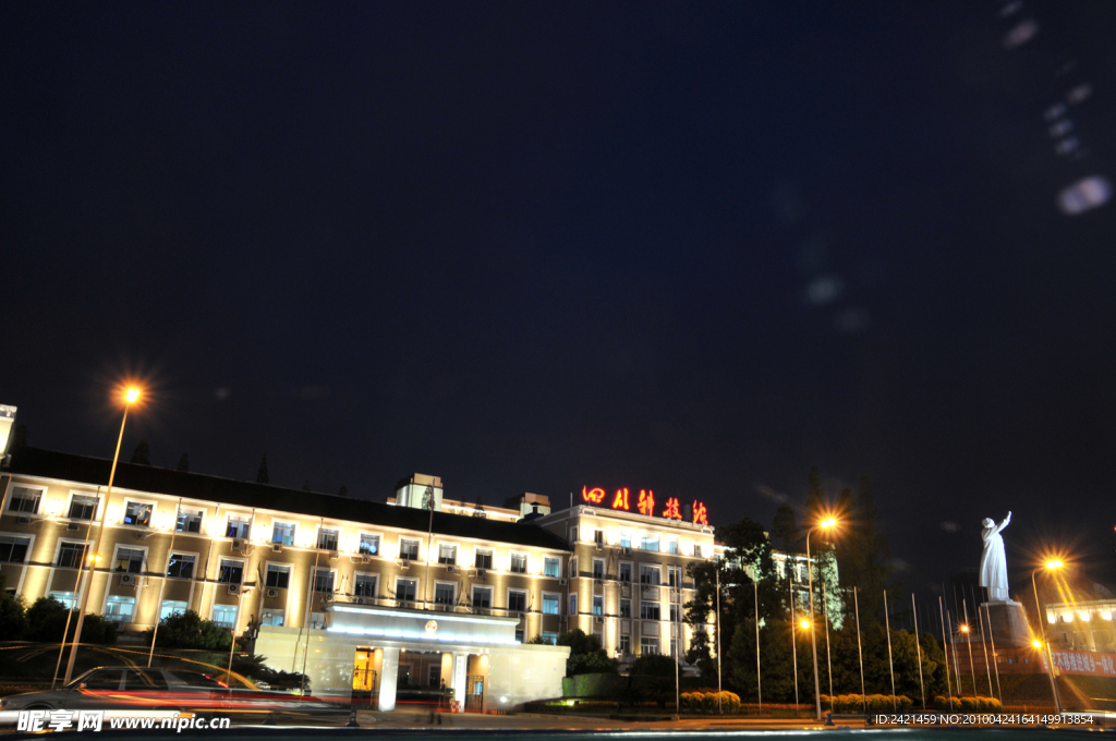 四川科技馆夜景