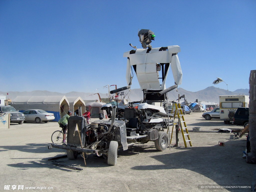 诺北干湖底火人艺术节（又名燃烧的男人节） Burning Man 艺术花车 消防机器人