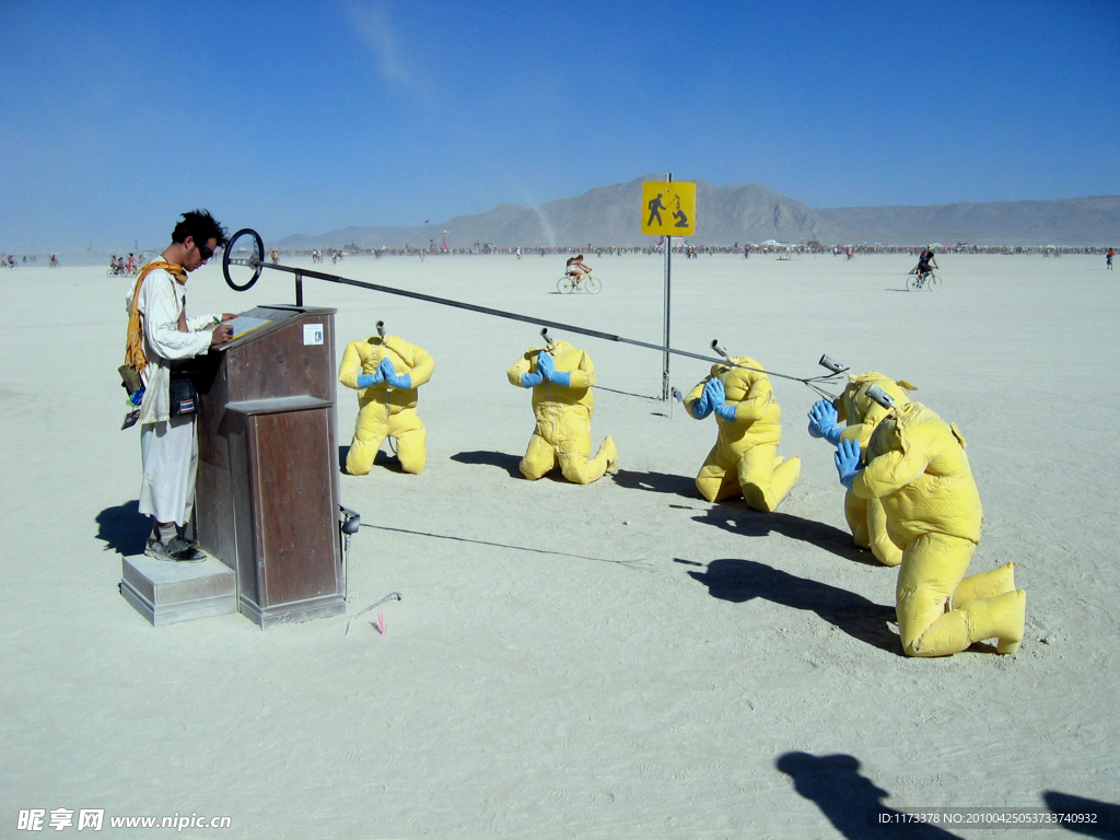 诺北干湖底火人艺术节（又名燃烧的男人节） Burning Man 喷火头人 膜拜