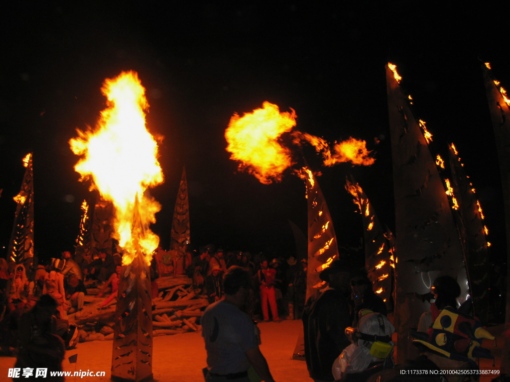 诺北干湖底火人艺术节（又名燃烧的男人节） Burning Man 火的艺术展
