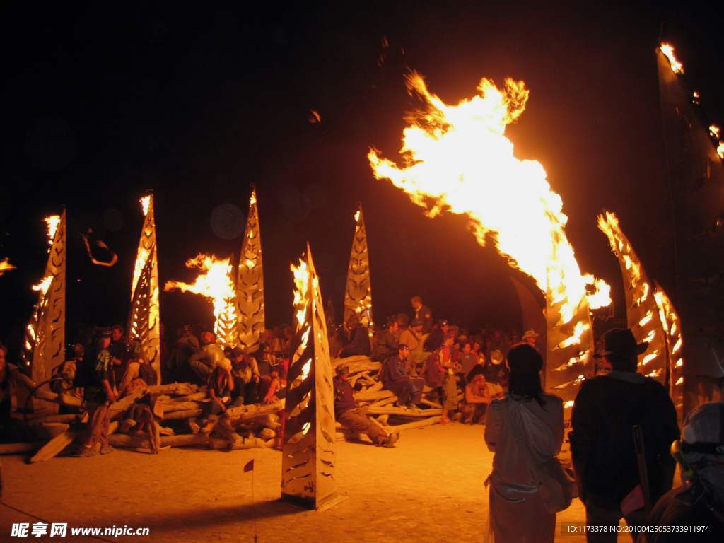 诺北干湖底火人艺术节（又名燃烧的男人节） Burning Man 火的艺术展