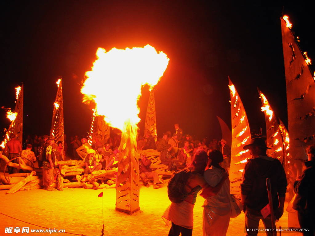 诺北干湖底火人艺术节（又名燃烧的男人节） Burning Man 火的艺术展