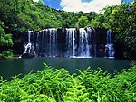 瀑布溪流