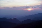 破晓山峦