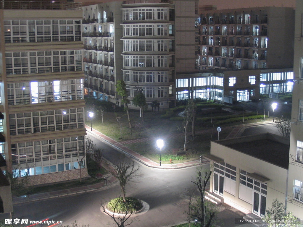 浙江大学城市学院夜景