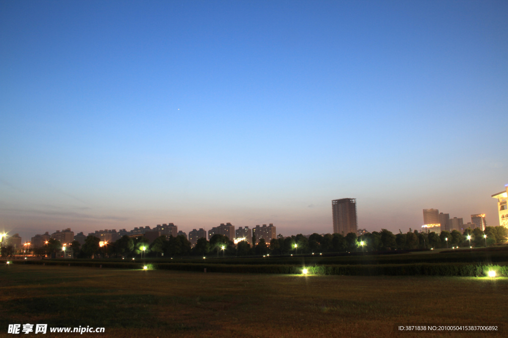 小区夜景