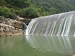 瀑布岩石