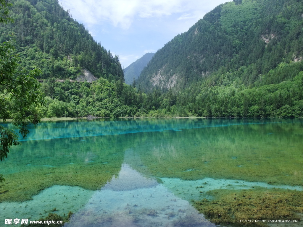 九寨沟的山和水