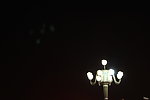 霓虹灯后的夜色