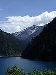九寨沟的山 水和蓝天