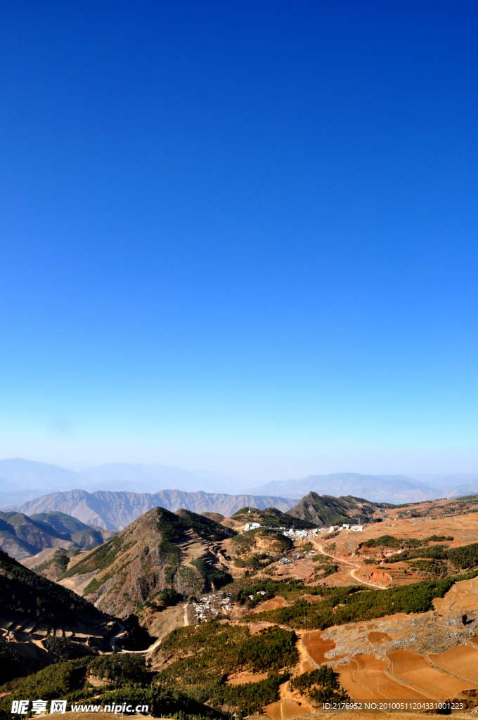 红土山丘