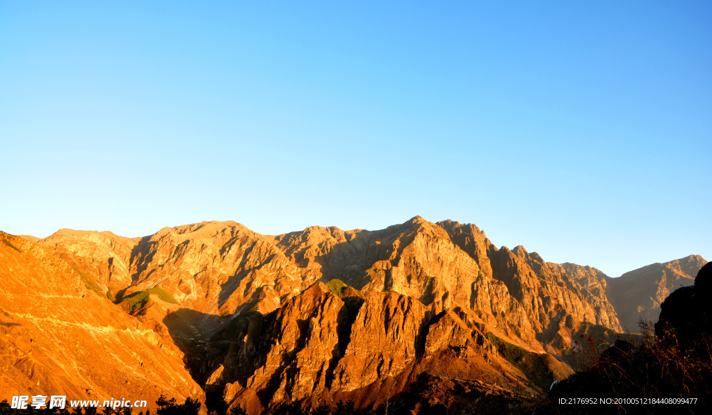 日照金山