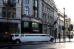 英国 伦敦 街上的豪华加长车