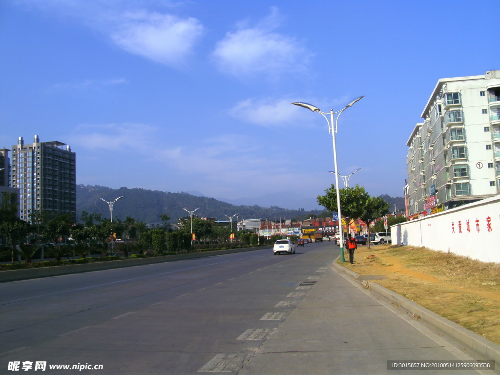 龙岩市政大楼外面的路