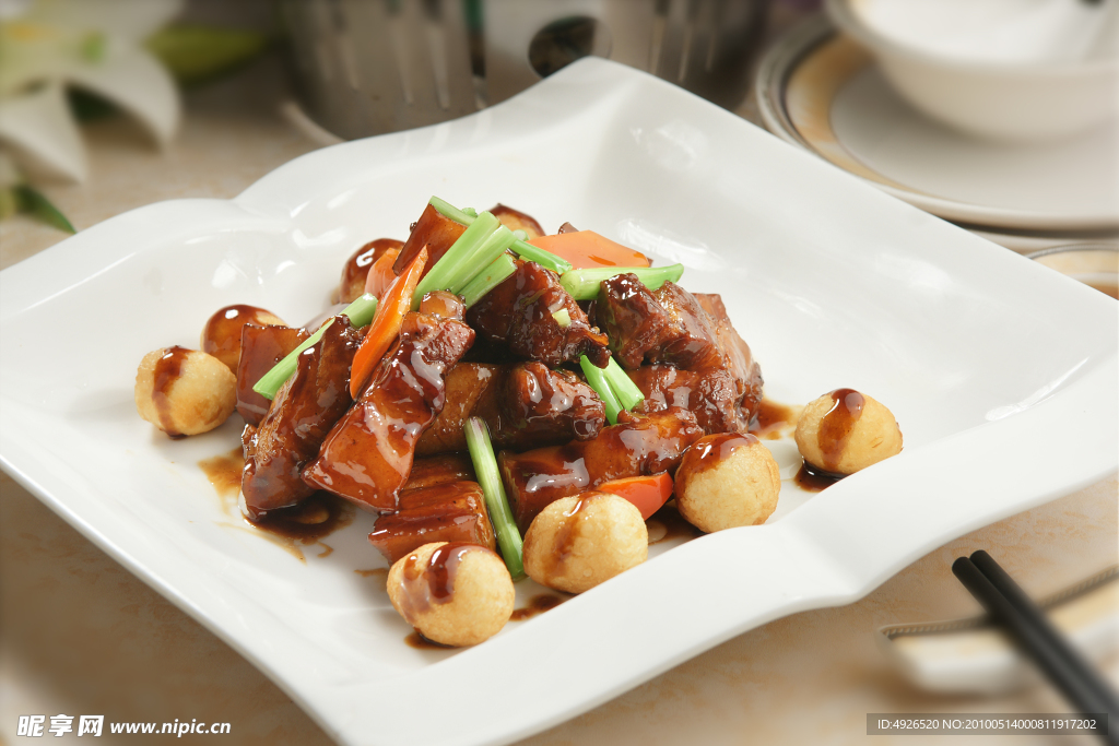 鹌鹑蛋烧肉