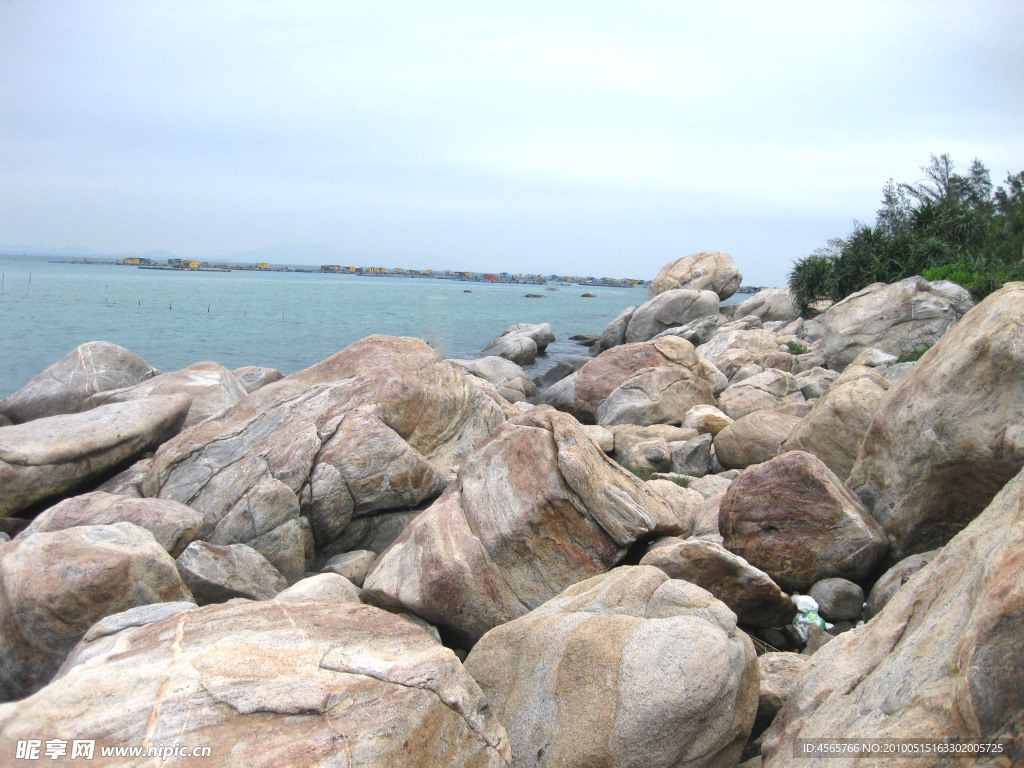 I大石 艺术石 海水 天 渔船 远景
