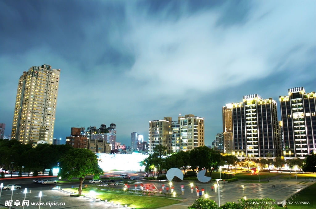 夏天的博物馆夜景