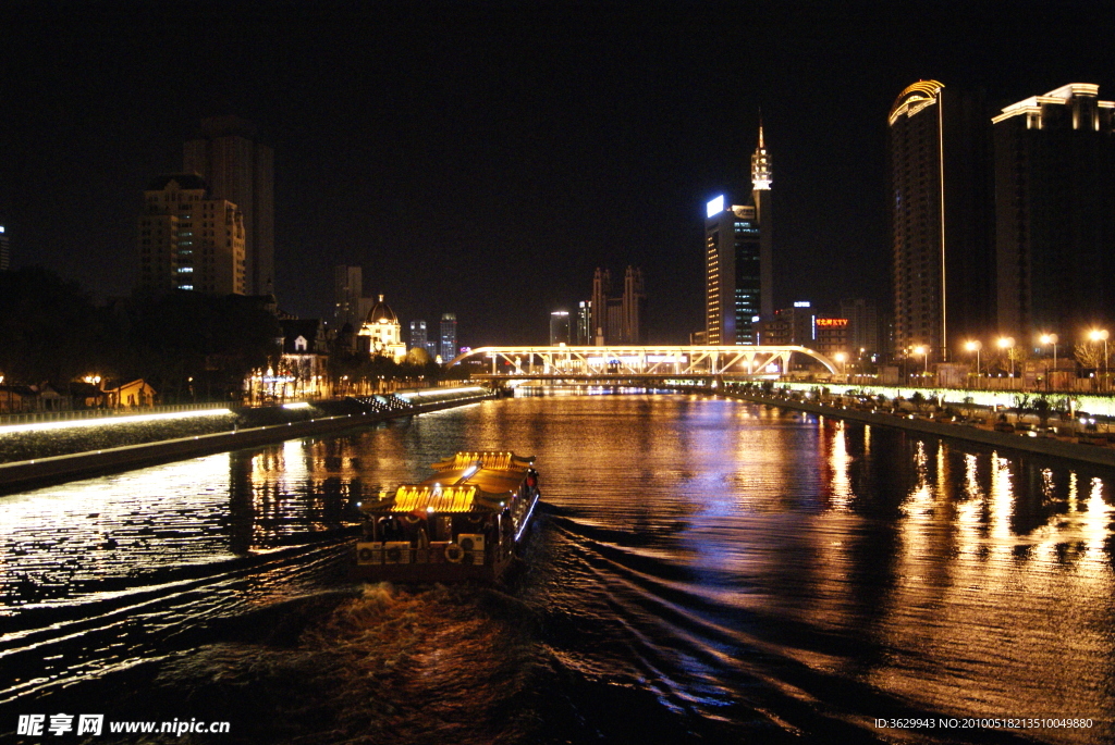 夜色海河之波