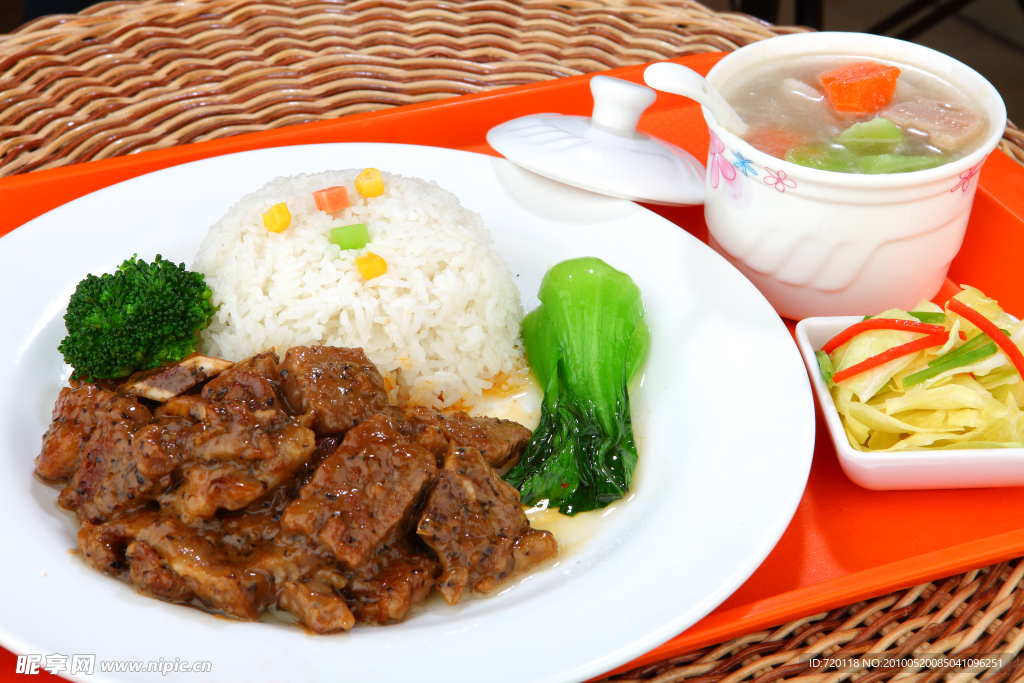 黑椒牛仔骨套饭