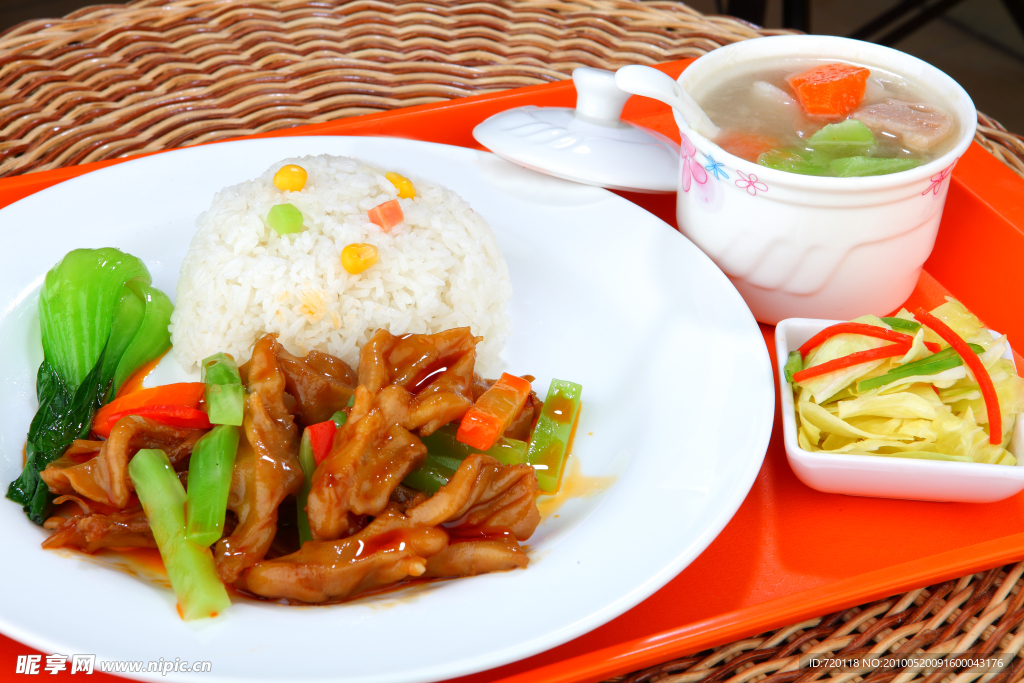 泡椒鸭掌套饭