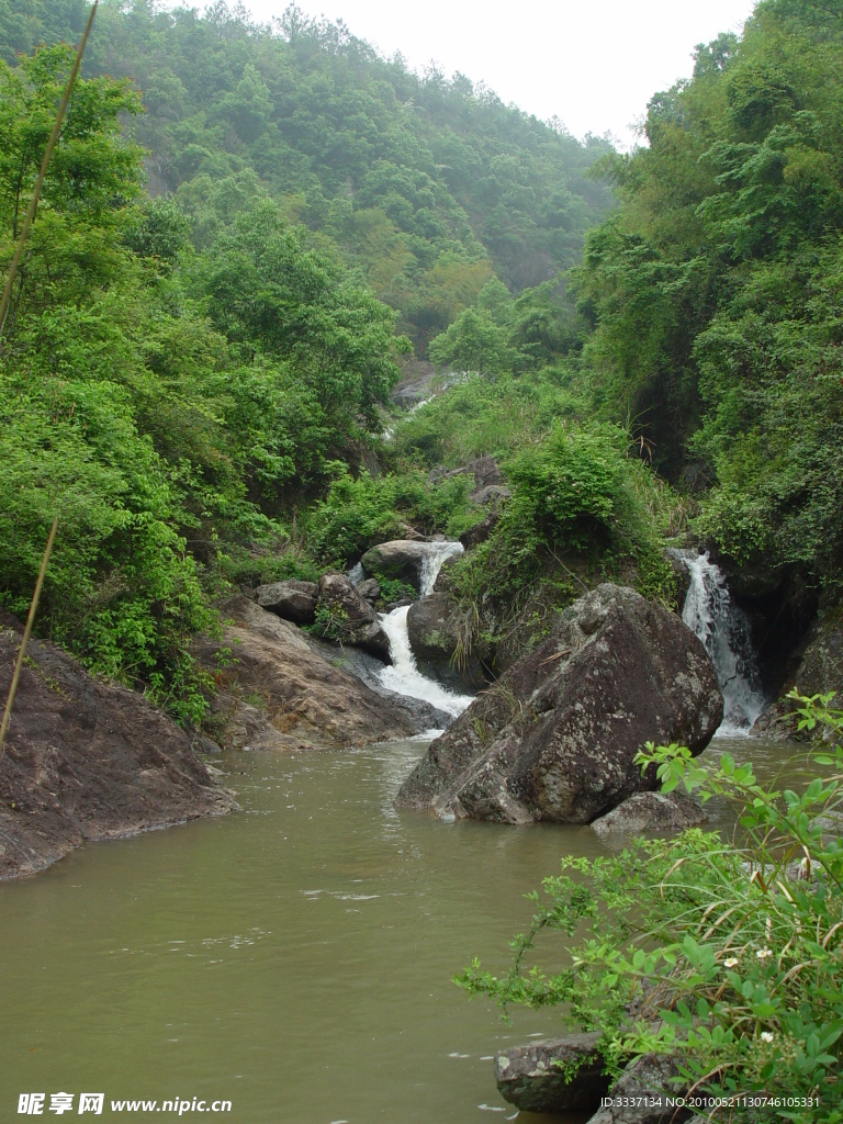 山间小溪