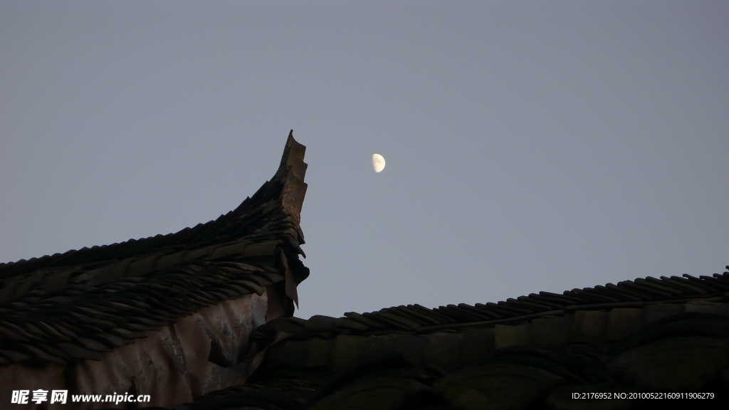 月上屋顶